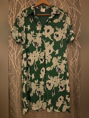 Siren Lily Green Floral Midi Dress with White and Navy Print. Size S